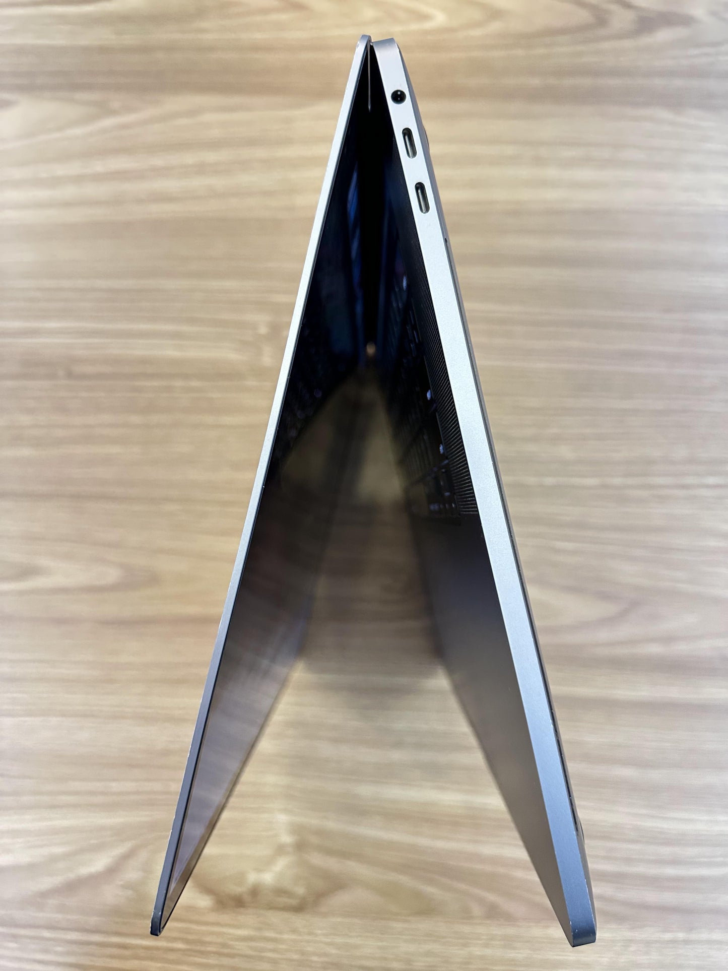 APPLE MACBOOK PRO CORE i9 4GB VGA 16” LAPTOP OFFER (USED VERY CLEAN)