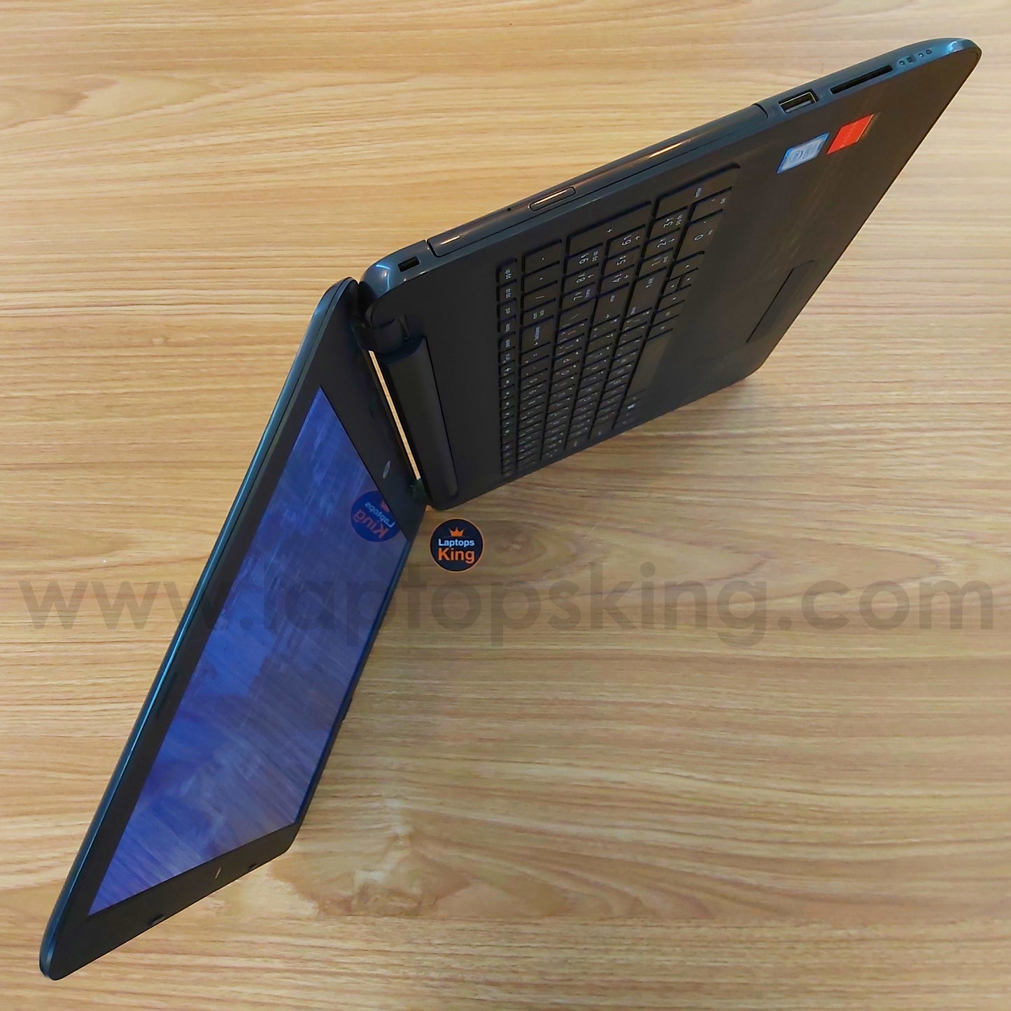 Hp 15" i7-7500U Vga R7 2gb Laptop (Used Very Clean)
