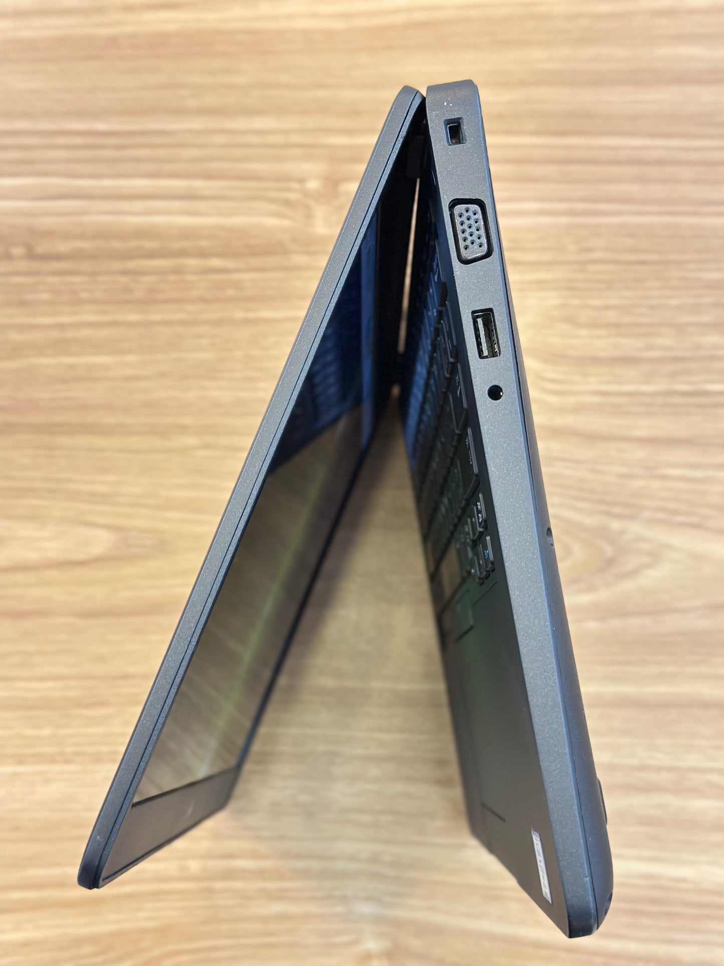 DELL LATITUDE 5490 CORE i5-8635U 14” FHD TOUCHSCREEN LAPTOP (OPEN BOX WITH WARRANTY)