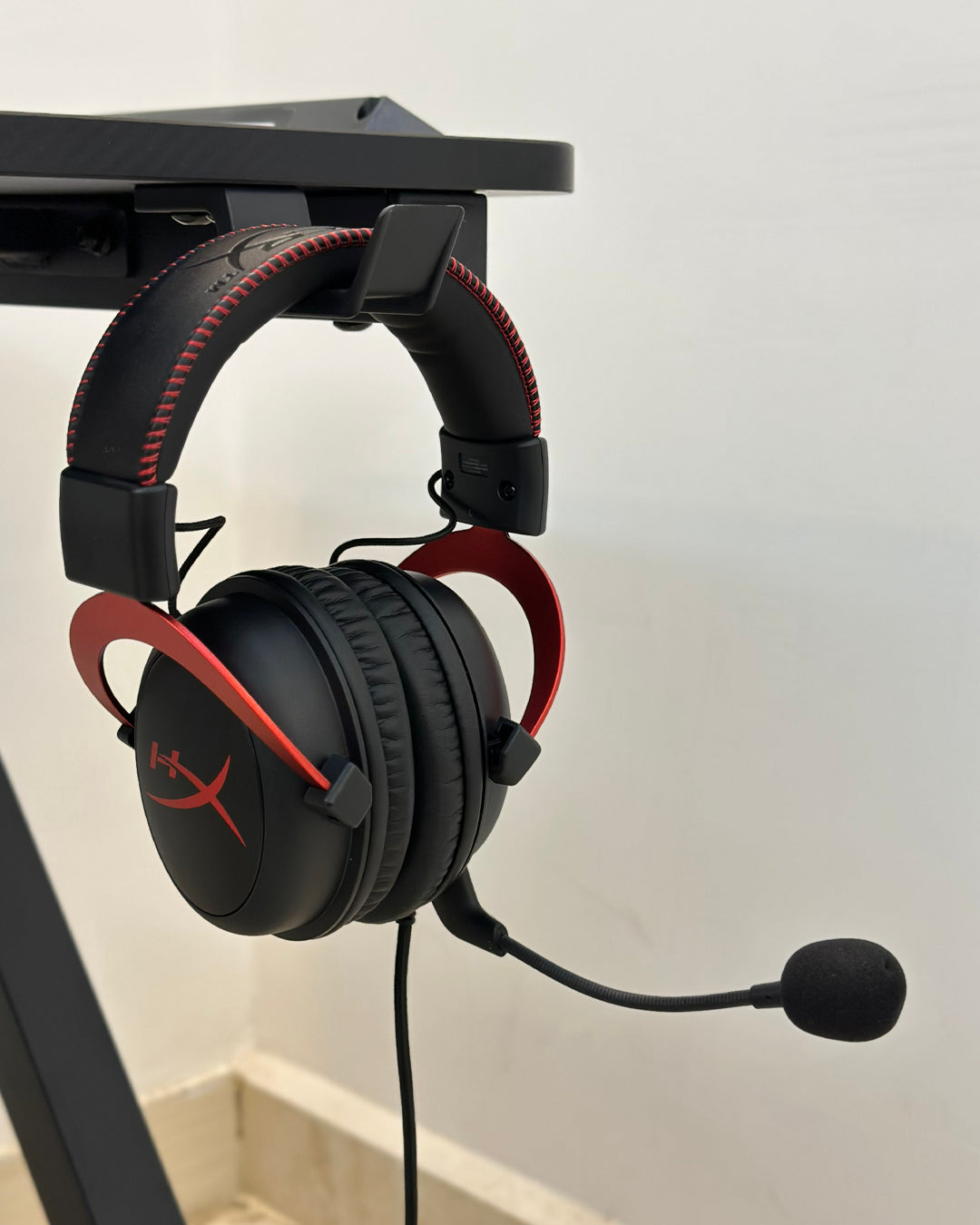 RGB GAMING DESK+ STRONG STEEL/ HIGH QUALITY/ FUTURISTIC DESIGN (BRAND NEW )