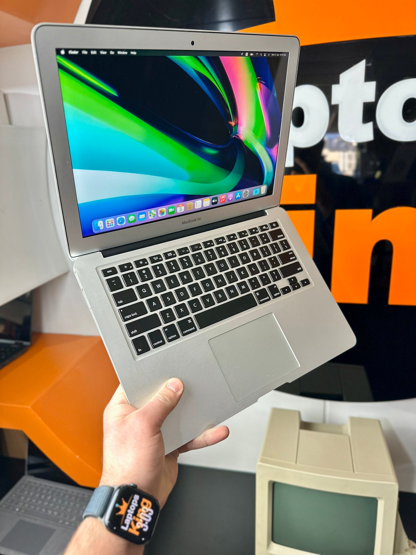 APPLE MACBOOK AIR Core i5 13.3” LAPTOP (USED VERY CLEAN )