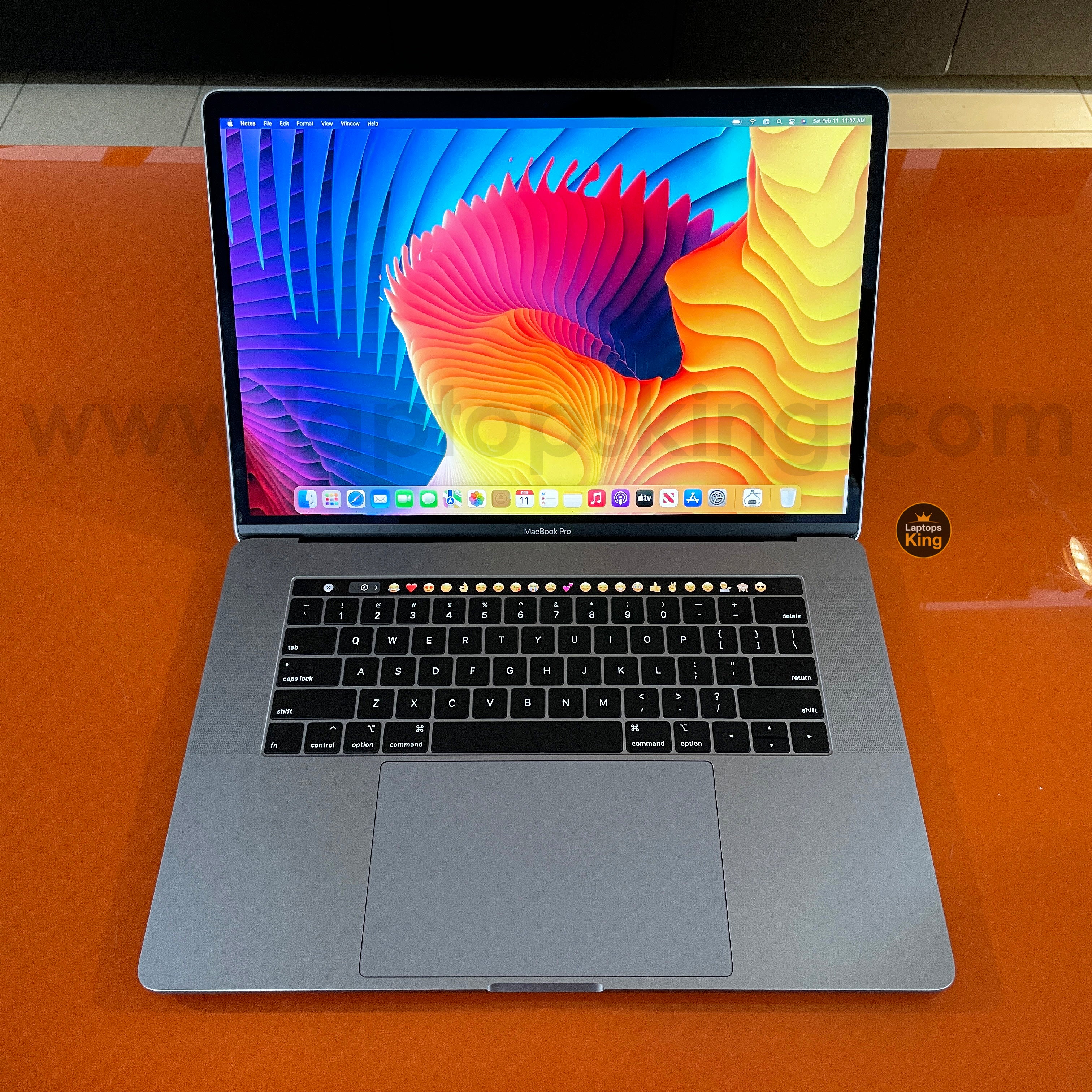 Apple MacBook Pro Touchbar Core i9 Radeon Pro 555x 4gb 15
